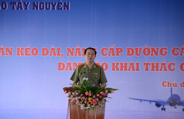  Đại tướng Trần Đại Quang - Trưởng ban chỉ đạo Tây Nguyên phát biểu tại buổi lễ và phát lệnh khởi công dự án - Ảnh: CAAV/Dungpv.