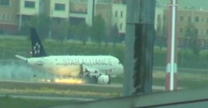 Máy bay Turkish Airlines trượt khỏi đường băng tại sân bay Ataturk.