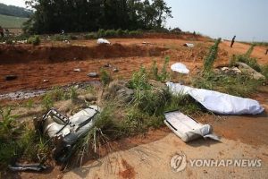 Hiện trường máy bay rơi ở Hàn Quốc.