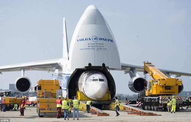 Một phần của máy bay 737 về Đức sáng ngày 23.9.