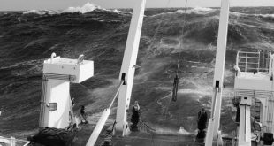 Tàu Fugro Discovery tìm kiếm MH370 trong điều kiện thời tiết khắc nghiệt hồi năm ngoái