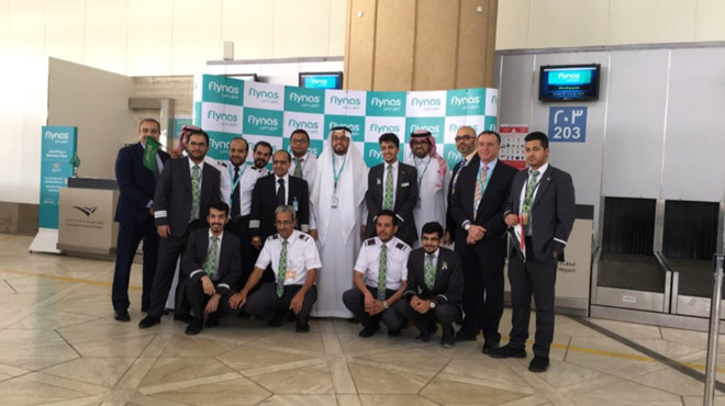 Phi hành đoàn Saudi Arabia trong buổi khánh thành đường bay thẳng tới Iraq.