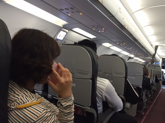 Nhiều hành khách phản ánh máy bay vừa hạ cánh đã nhận được tin nhắn hoặc cuộc gọi chào mời sử dụng dịch vụ taxi