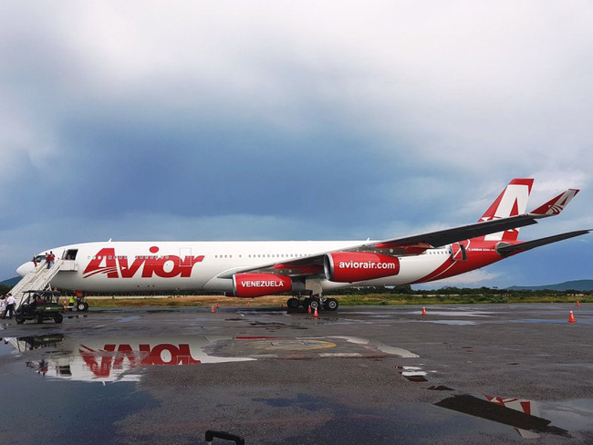 Venezuela gần như đã bị cắt liên lạc với thế giới. Vận tải hành khách đường hàng không của nước này đã giảm 75% trong 4 năm vừa qua.