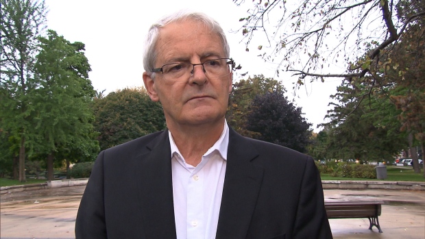 Ông Marc Garneau, bộ trưởng giao thông Canada, bày tỏ lo ngại về vụ tai nạn và yêu cầu người dân tuân thủ các điều luật liên quan khi vận hành máy bay không người lái 