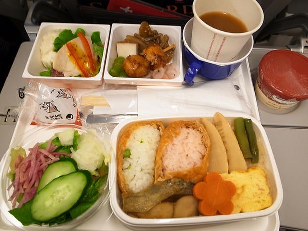 Suất ăn hạng phổ thông trên máy bay của Japan Airlines
