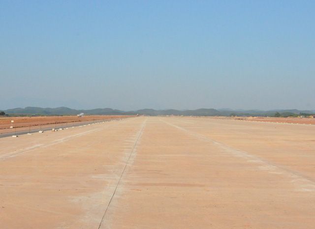 Đường băng dài 3,6km, rộng 45m, đáp ứng nhu cầu cất, hạ cánh các loại máy bay thân lớn như Boeing 787, Airbus A350 đã cơ bản hoàn thiện.