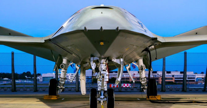 Máy bay không người lái MQ-25 mới được giới thiệu.