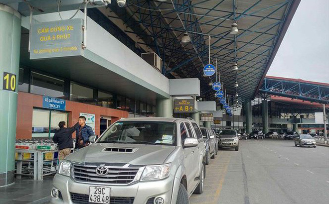 Cảng hàng không quốc tế Nội Bài vẫn thu tiền của tài xế đón trả khách.