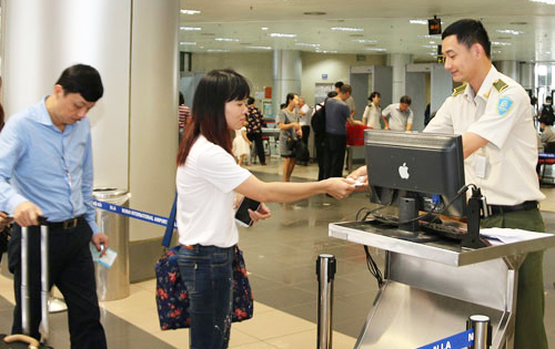Hành khách được sử dụng nhiều loại giấy tờ để làm thủ tục hàng không.
