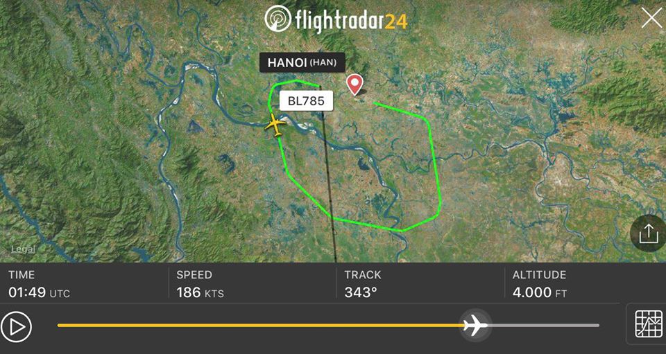 Ảnh chụp màn hình phần mềm Flighradar video cất cánh và quay đầu hạ cánh trở lại