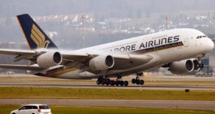 Tiếp viên hàng không của hãng Singapore Airlines vừa bị bắt vì buôn lậu hơn 1 kg vàng qua Ấn Độ.