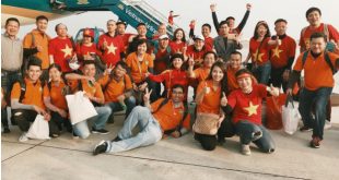 Tất cả mọi người mang theo niềm hy vọng, tình yêu bóng đã cũng như sự cổ vũ nồng nhiệt của hàng triệu ngừi Việt Nam đến SVĐ nơi diễn ra trận chung kết để tiếp lửa cho đội tuyển U23