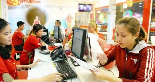 Khách hàng cần cẩn trọng khi mua vé máy bay để tránh bị tính thêm những khoản không mong muốn.