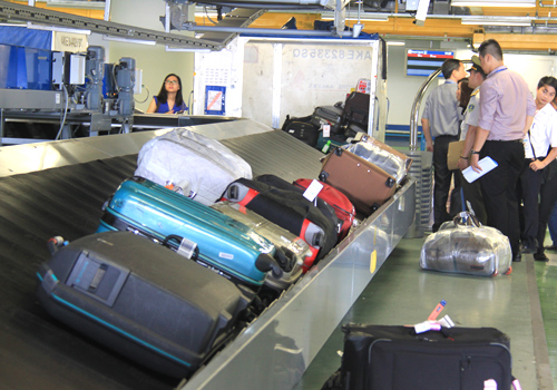 Nhiều vụ buôn lậu hàng cấm được phát hiện qua đường hàng không.