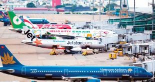 Một góc sân đậu Cảng hàng không quốc tế Tân Sơn Nhất.