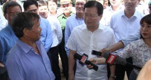 Phó Thủ tướng Trịnh Đình Dũng thị sát, thăm hỏi người dân vùng bị giải tỏa