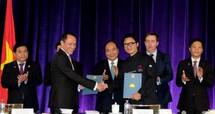 Thủ tướng Nguyễn Xuân Phúc chứng kiến lễ ký kết của Vietnam Airlines