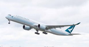 A350-1000 là máy bay thân rộng mới nhất của Airbus có thân máy bay dài hơn và không gian rộng hơn 40% so với máy bay A350-900, A350-1000 có bộ phận lái ở đuôi máy bay kéo dài, càng máy bay gồm 6 bánh và động cơ Rolls-Royce Trent XWB-97 mạnh mẽ hơn.