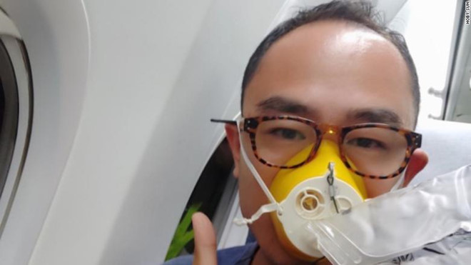 Hành khách trên chuyến bay CA106 được cho đeo mặt nạ dưỡng khí vì sự cố hạ cao độ đột ngột, mất áp suất cabin máy bay.