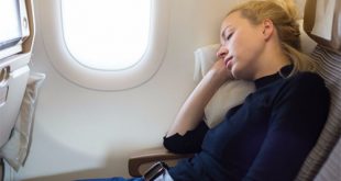 Ghế ngồi hạng phổ thông thường hạn chế về không gian.