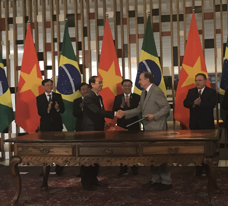 Phó Thủ tướng Chính phủ Vương Đình Huệ chứng kiến lễ ký Hiệp định Vận chuyển hàng không giữa Chính phủ nước CHXHCN Việt Nam và Chính phủ Liên bang Brazil