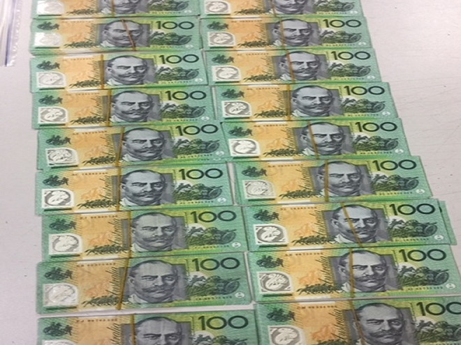 Số tiền mà nữ hành khách không khai báo với cơ quan chức năng sân bay Tân Sơn Nhất