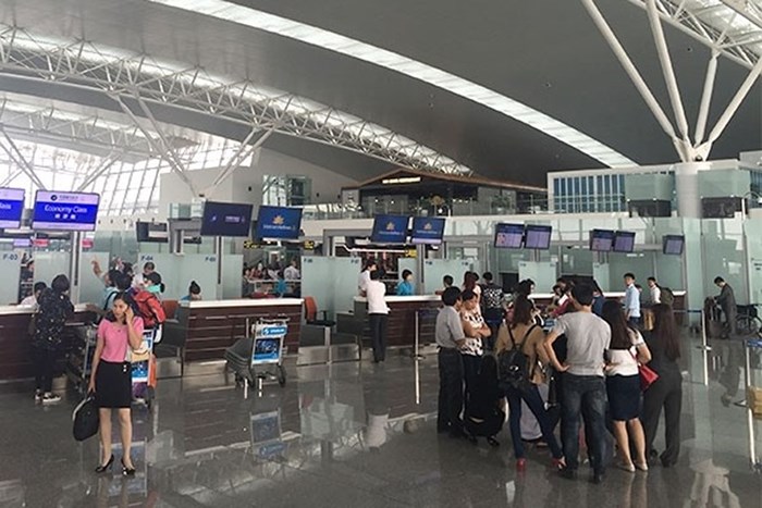 Nam hành khách đã bị cấm bay 12 tháng vì có hành vi đập phá tại sân bay Nội Bài