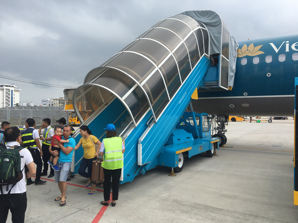 Chuyến bay VN117 bị lỗi kỹ thuật, Vietnam Airlines cho toàn bộ hành khách quay trở lại nhà ga tại sân bay Đà Nẵng sáng 4-11