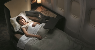 Thiết kế ghế khoang Premium Business có thể chuyển đổi thành giường nằm thẳng.