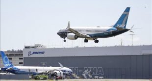 Máy bay 737 MAX của hãng Boeing hạ cánh sau khi thực hiện chuyến bay kiểm tra tại nhà máy ở Seattle, Washington, Mỹ, ngày 29/6/2020.
